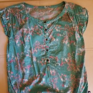 Northface Capped sleave shirt